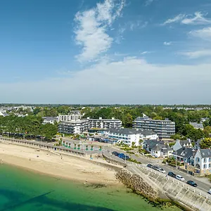 Pierre & La Corniche De La Benodet